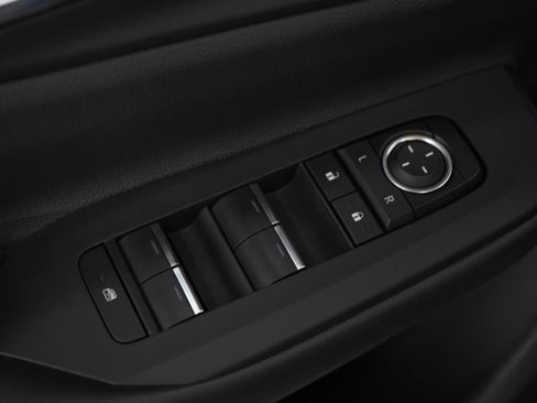 Used 2025 Toyota Prius Plug-In Hybrid image 20