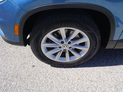 Used 2018 Volkswagen Tiguan Limited w/ Premium Package image 8