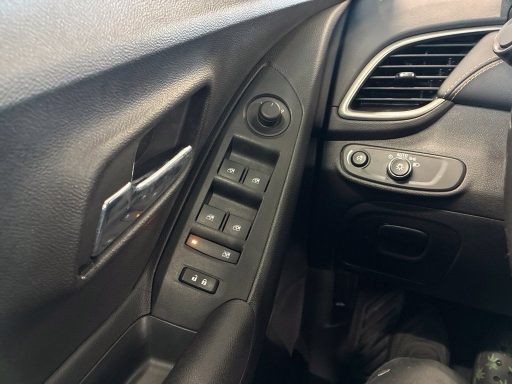 Used 2018 Chevrolet Trax LT w/ Redline Edition AWD/4WD image 19