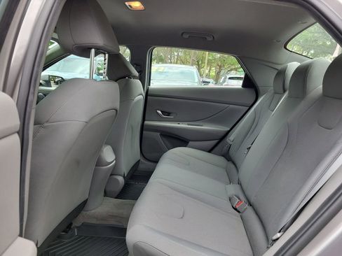 Certified 2021 Hyundai Elantra SE image 12