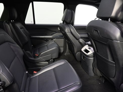 New 2025 Lincoln Navigator Reserve w/ Jet Appearance Package image 18