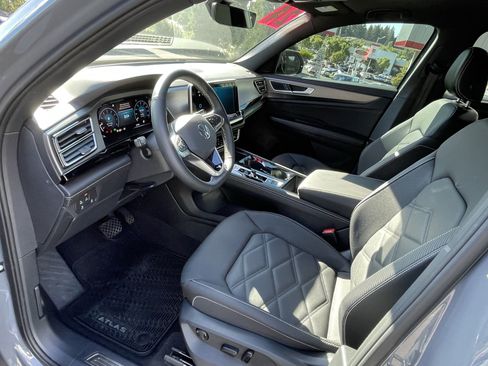 Used 2024 Volkswagen Atlas Cross Sport SE AWD/4WD image 9