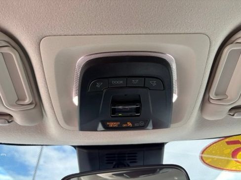 Used 2025 Toyota Corolla LE FWD image 20