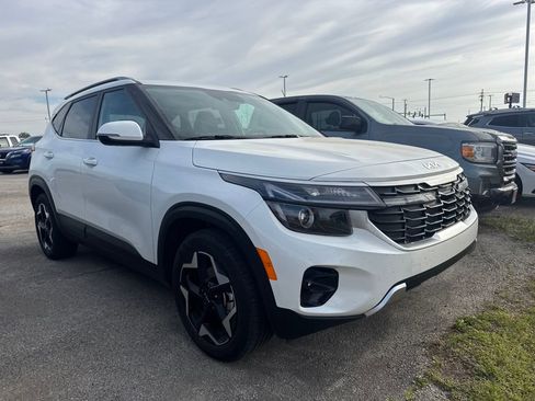 Used 2025 Kia Seltos EX image 3