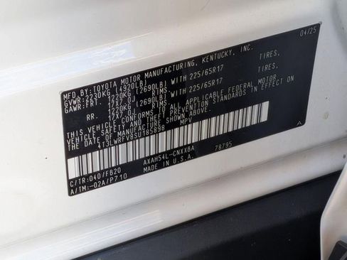Used 2025 Toyota RAV4 LE AWD/4WD image 30