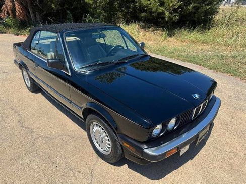 Used 1991 BMW 325i Convertible RWD image 2