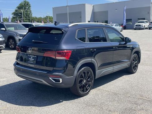 Certified 2022 Volkswagen Taos SE FWD image 6