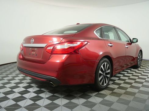 Used 2016 Nissan Altima 2.5 SV w/ Convenience Package FWD image 3