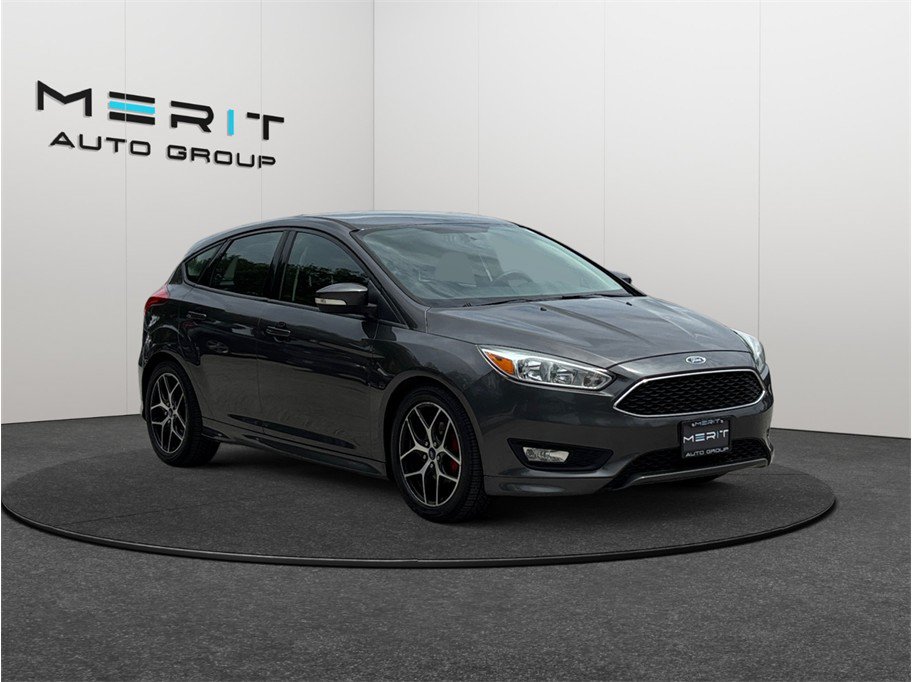 Used 2015 Ford Focus SE w/ SE Sport Package FWD image 1