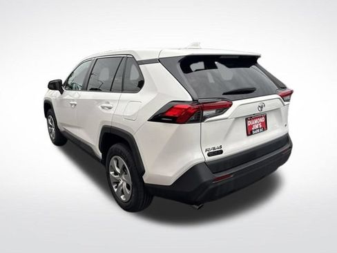 Used 2022 Toyota RAV4 LE FWD image 5