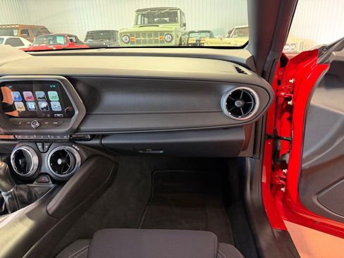 Used 2016 Chevrolet Camaro SS RWD image 30