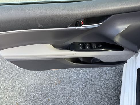 Used 2019 Toyota Camry LE image 25