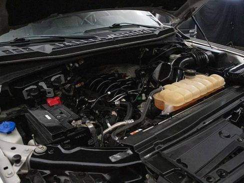 Used 2018 Ford F150 XLT w/ Heavy-Duty Payload Package image 27