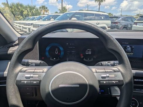 Used 2025 Hyundai Sonata SEL FWD image 28