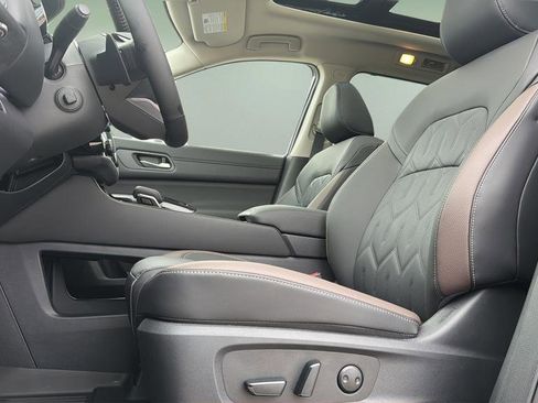 New 2026 Nissan Pathfinder Platinum AWD/4WD image 24