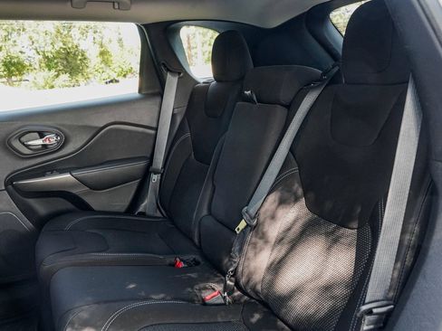 Used 2020 Jeep Cherokee Latitude image 16