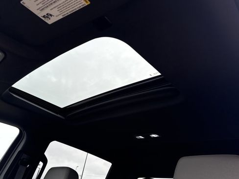 Used 2024 Chevrolet Silverado 2500 ZR2 w/ Technology Package image 25