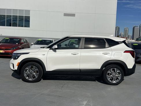 Certified 2025 Kia Seltos LX image 3