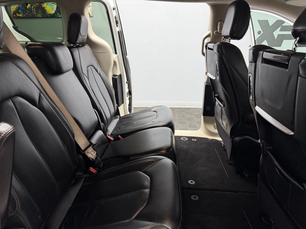 Used 2018 Chrysler Pacifica Touring-L Plus w/ Advanced Safetytec Group FWD image 44