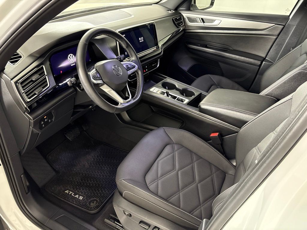 Used 2024 Volkswagen Atlas Cross Sport SE FWD image 33