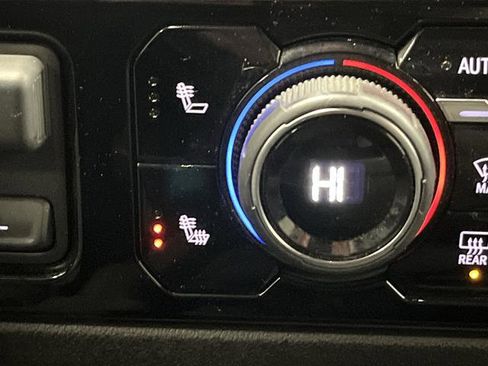 Used 2025 Chevrolet Silverado 1500 LT image 7