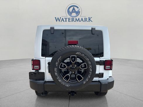 Used 2018 Jeep Wrangler Unlimited Sahara AWD/4WD image 6