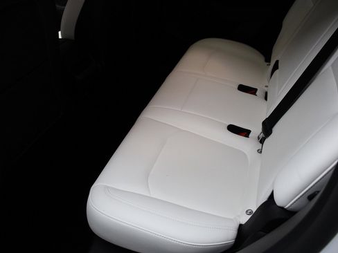 Used 2022 Tesla Model Y Performance image 15