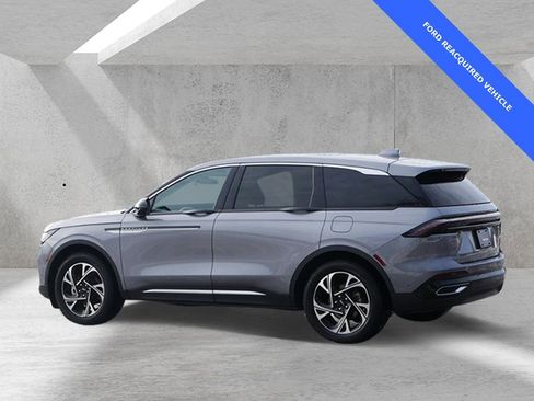 Used 2024 Lincoln Nautilus Premier w/ Equipment Group 102A image 3