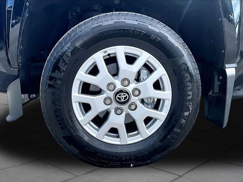 Used 2025 Toyota Tacoma SR5 AWD/4WD image 11