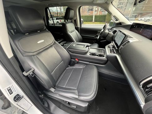 Used 2025 Ford Expedition Max Platinum image 30