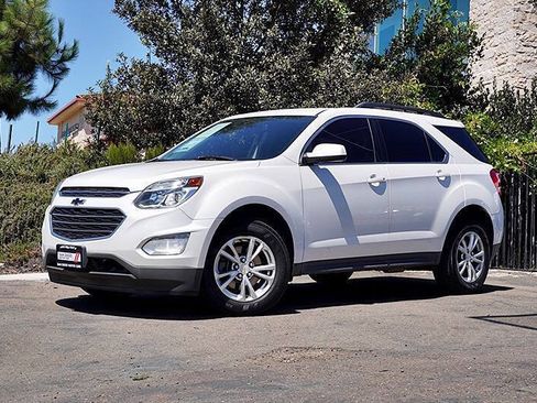 Used 2017 Chevrolet Equinox LT w/ Convenience Package image 2