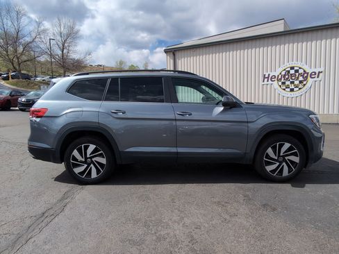 Used 2025 Volkswagen Atlas SE image 8