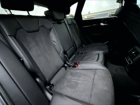 Used 2022 Audi SQ5 Premium image 19