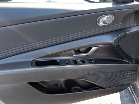 Used 2025 Hyundai Elantra SEL image 9