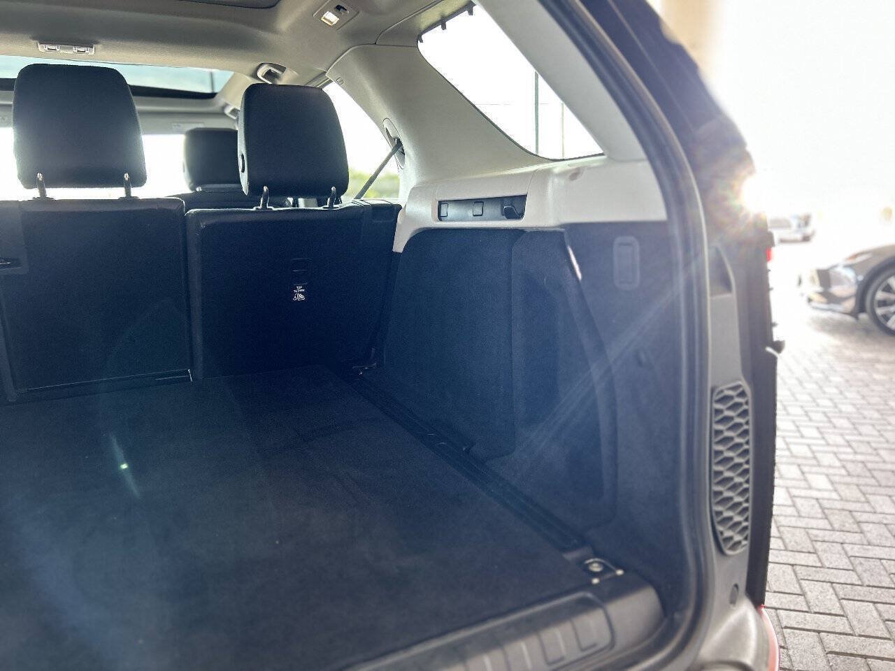 Used 2018 Land Rover Discovery SE AWD/4WD image 81