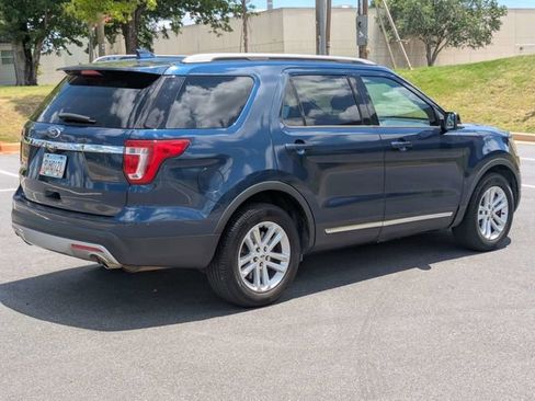 Used 2017 Ford Explorer XLT FWD image 4