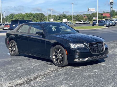 Used 2019 Chrysler 300 S w/ 300S Premium Group 2 RWD image 1