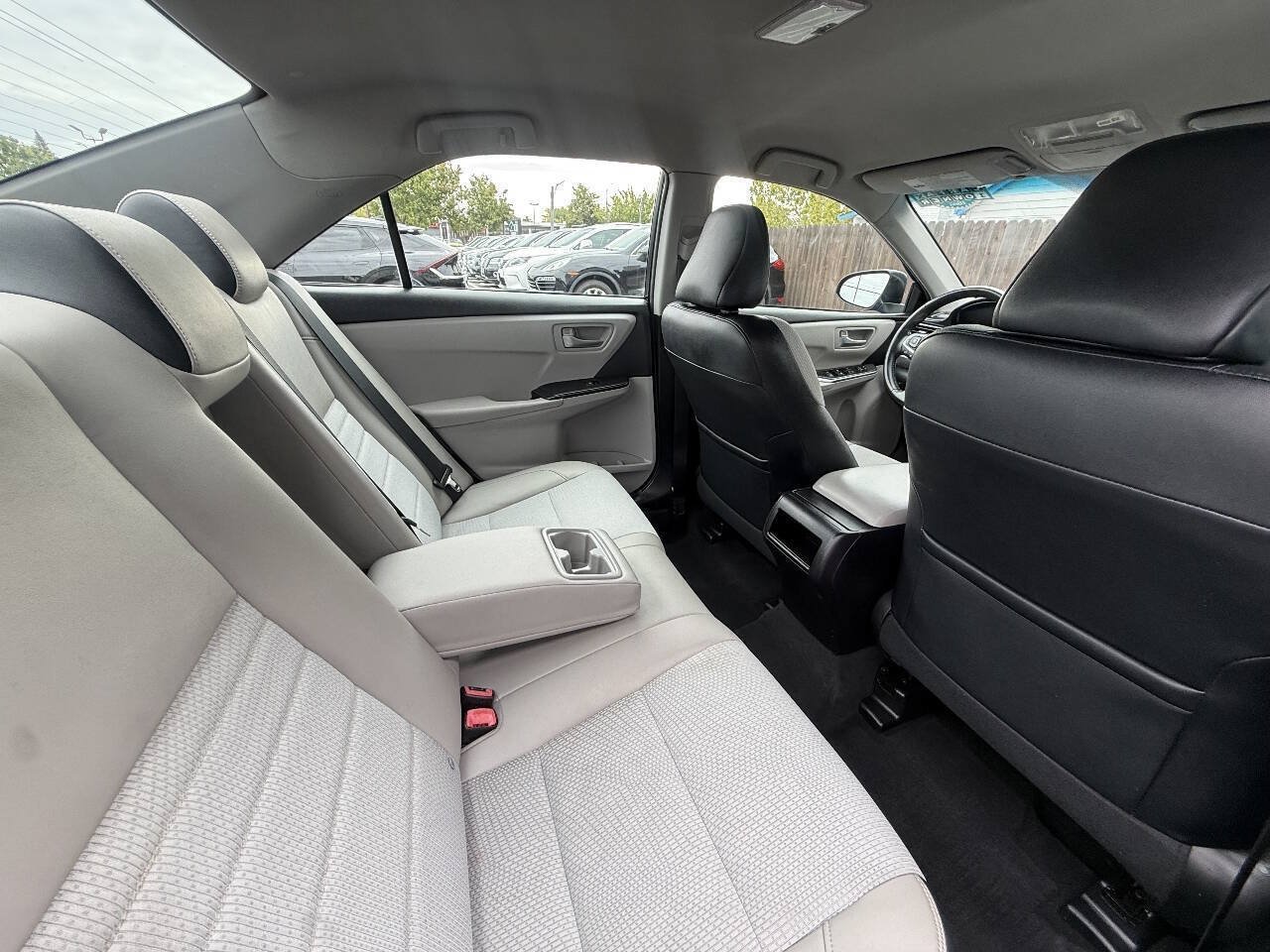 Used 2016 Toyota Camry SE FWD image 16