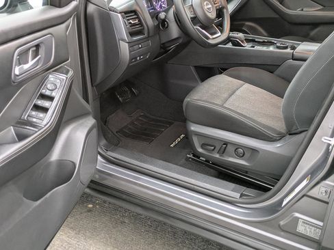 Used 2024 Nissan Rogue SV image 26