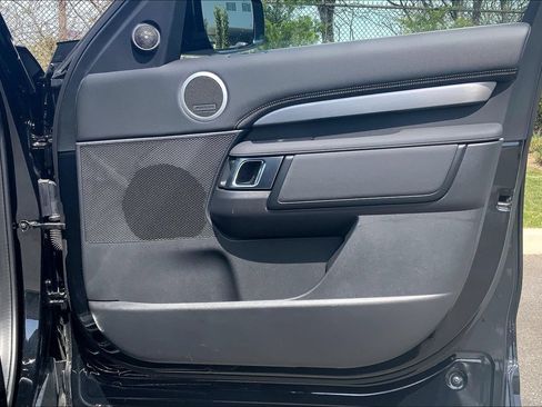 Certified 2025 Land Rover Discovery Dynamic SE AWD/4WD image 22