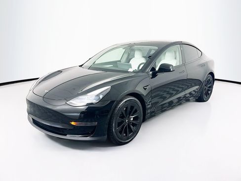 Used 2021 Tesla Model 3 Standard Range Plus RWD image 3