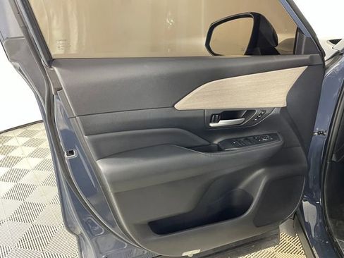 Used 2024 Toyota Grand Highlander Limited image 11