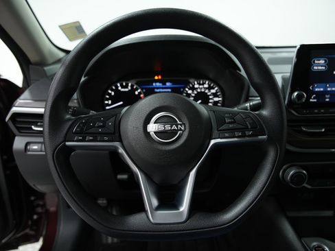 Used 2024 Nissan Altima 2.5 SV image 31