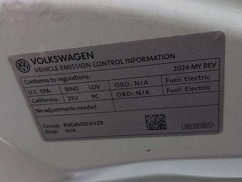 Used 2024 Volkswagen ID.4 Pro RWD image 29