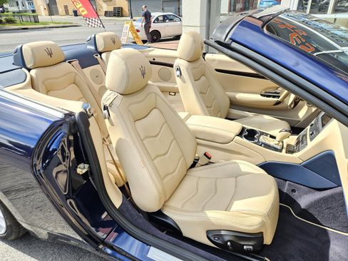 Used 2015 Maserati GranTurismo Convertible RWD image 19