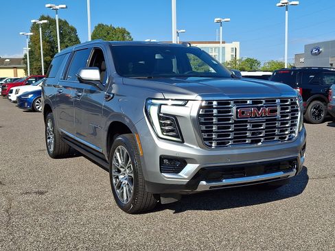 Used 2026 GMC Yukon XL Denali w/ Sun & Power Step Package AWD/4WD image 2