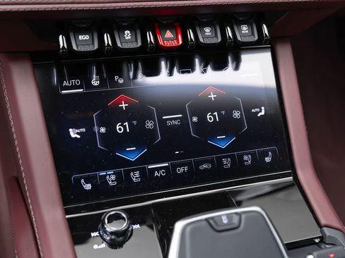 Used 2026 Lamborghini Urus SE AWD/4WD image 35