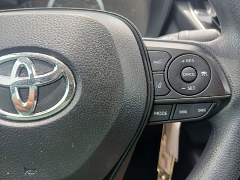 Used 2020 Toyota Corolla LE FWD image 29