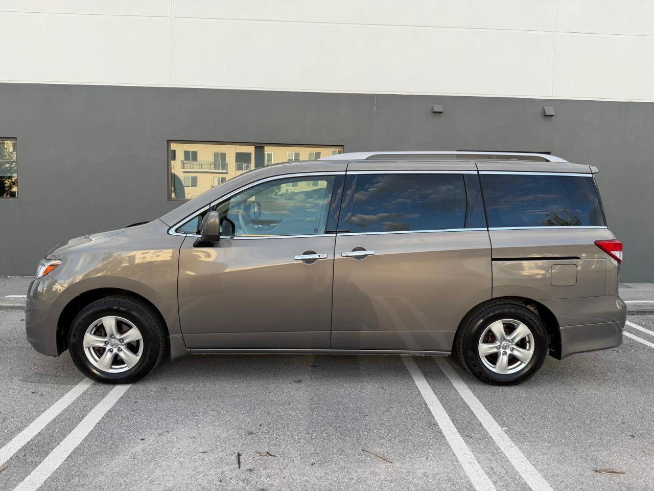 Used 2016 Nissan Quest SV w/ Leather Package FWD image 10
