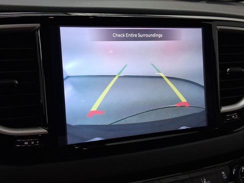 Used 2023 Chrysler Pacifica Touring-L image 22